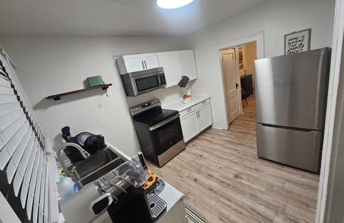 Meridian-Kessler Apartment | Work + Play + Kick back + Fam + Friends + Pets = Vibes are self made!