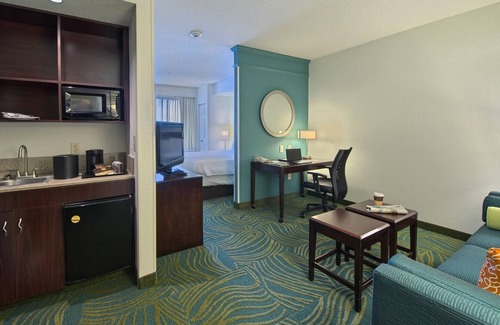 Greensboro Hotel | Work & Unwind in This Modern King Suite w/Relaxing Ambiance + Breakfast