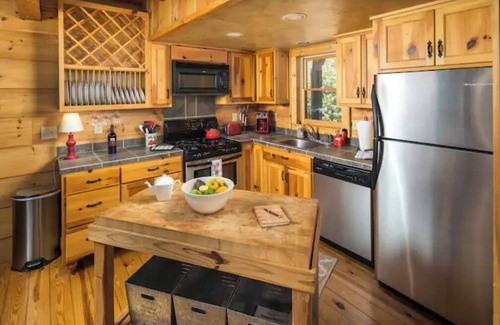 Boone Cabin | World-Class Hiking by day. Hot Tub by Night