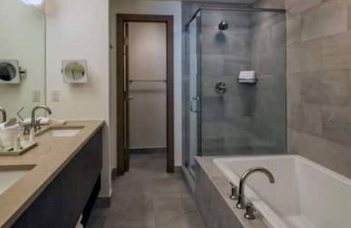 Breckenridge Resort | World Class Resort at the Base of Peak 8. Over 800sqft Master Suite