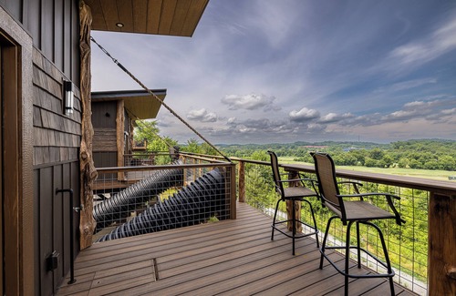 Sevierville Cabin | 🙉World's First Interactive Treehouse Resort! Tarzan & Jane! 🐘🦓
