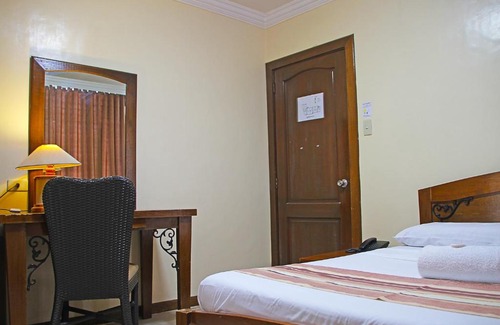 Dumaguete Hotel | World View Pension House
