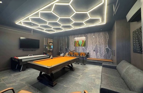 Coachella House | WOW! 7 bedrooms! 10 beds! Villa Secreta