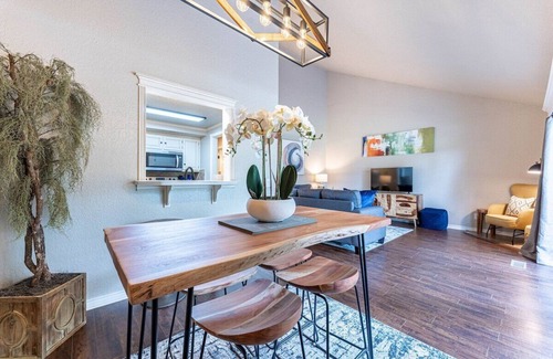 Bella Vista House | WOW! Fully Updated Golf, Biking/Walking Trail Front, Townhome. Bike Storage.