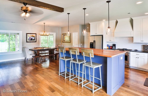 Springdale House | WOW! Waterfront Getaway on Beaver Lake (Gigabit Internet & YouTube TV!)