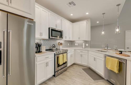 Ocotillo Condo | Wowie! This Resort Style Penthouse is it! 30 night Min