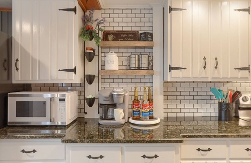 Annville House | Wowza! Hot Tub, Theater Room + Stock Tank Pool 15 Minutes To Hershey Attractions