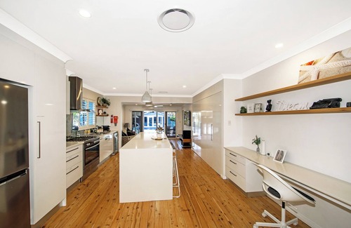 Woy Woy House | Woy Woy Staycation - Heated Pool & Spa & Wood Fire Pizza & Pool Table & Games