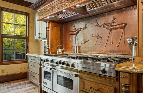 Beaver Creek House | Wrangler Lodge by Vail Butler - ski in, walk to town, hot tub