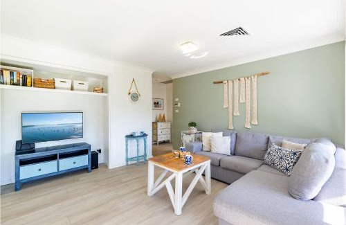 Shoal Bay House | Wreck Beach Cottage 1 Flannel Flower Fairway close to the beach