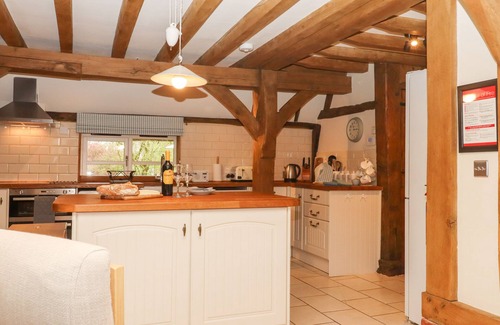 Etchinghill Cottage | WREN COTTAGE AT BOYKE MANOR, family friendly in Lyminge