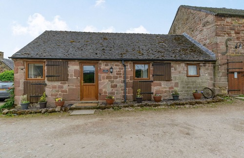 Leek Cottage | WREN COTTAGE, family friendly, with a garden in Rudyard Lake