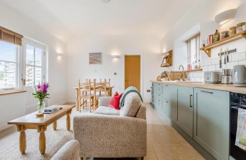 Ashford House | Wren - Uk50152