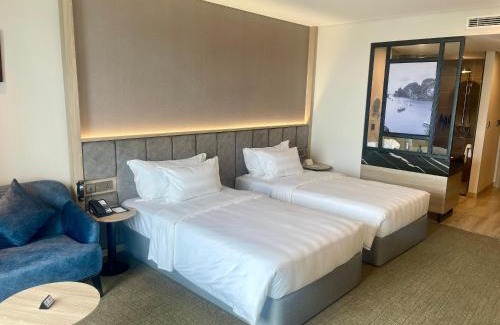 Bai Chay Hotel | Wyndham Garden Legend Halong