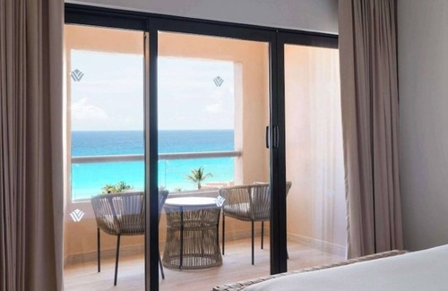 Zona Hotelera Resort | Wyndham Grand Cancun – Oceanfront Studio for 2 - All-Inclusive Resort