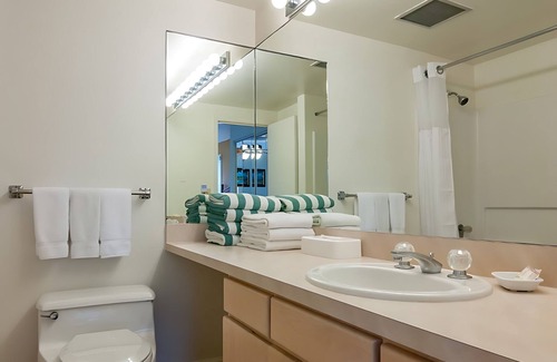 Hanamaulu Resort | Wyndham Kauai Beach Villas: 1-Bedroom Suite At Beachfront Resort