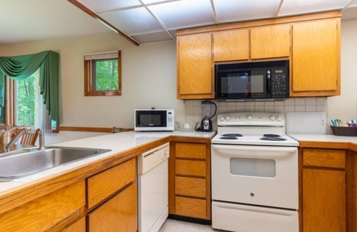 East Stroudsburg Condo | Wyndham Shawnee Village - 2 Bedroom Condo