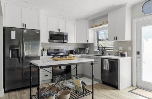 Buena Vista House | Wynwood beautiful Art Deco home with 4 Bedroom