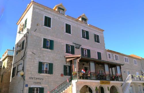 Kastel Novi Bed & Breakfast | XIV Century Rooms