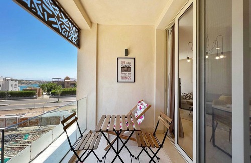 El Gouna Apartment | Xuru Stays I Sparky & Summery 2 BDR @ Mangroovy Free Beach & Pool Access