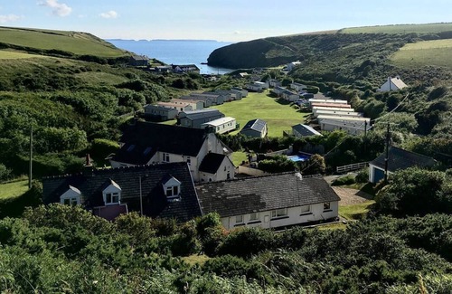 Haverfordwest Ski Chalet | Y Twll Bollt (The Bolt Hole)