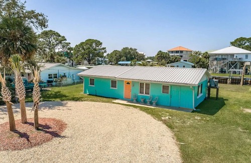 Panacea House | Y Worry! Old Florida Waterfront! Beach, bike trails, boat ramp, fish, & fire pit