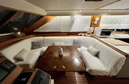Sete Boat Rental | Yacht 2 to 8 berths facing Mont Saint-Clair