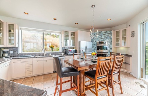 Dillon Beach House | Yacht Club~ Charming Beach House w/Sea Views! Avail for Month at a time!
