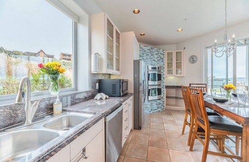 Dillon Beach House | Yacht Club~ Charming Beach House w/Sea Views! Avail for Month at a time!