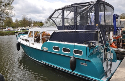 Oberhavel Boat Rental | Yacht Pedro Skiron 35 for 4 people.