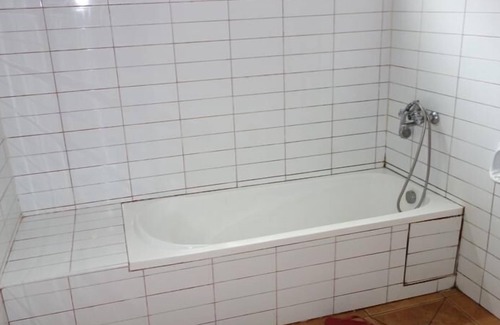 Kampala House | Yahoo Guesthouse