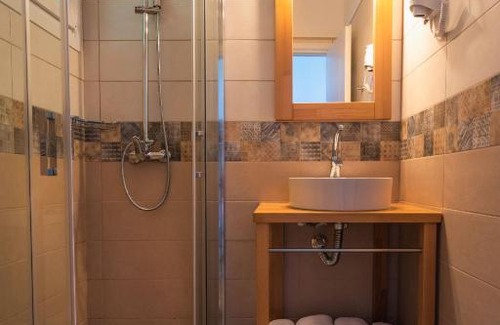 Sinarades Apartment | Yaliskari Beach