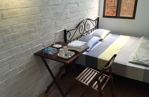 Mayangone House | YANGON AIRPORT hostel double bed room(10 minutes walk to airport)