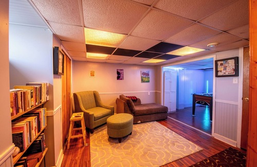 Primos Secane House | Yard, Deck, Game Room, Library & Pet Friendly! - 3 bedrooms available