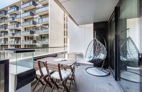 Abbotsford Apartment | Yarra Mirage Urban Chic meets Cosy Retreat