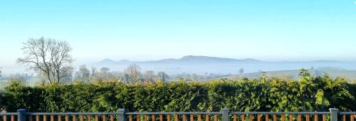 Lisburn Apartment | Yaseva Lodge, Stylish Country Retreat for 2, Hot Tub, Exceptional Views!