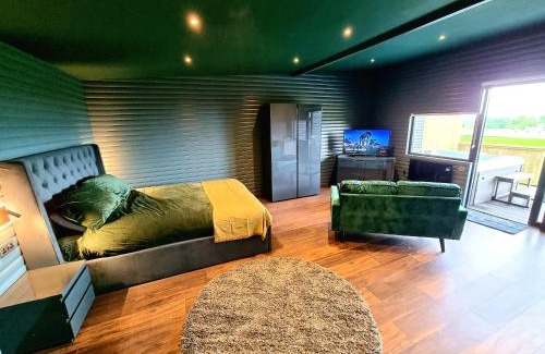 Lisburn Apartment | Yaseva Lodge, Stylish Country Retreat for 2, Hot Tub, Exceptional Views!