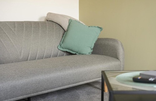 Sheffield Apartment | Yasmin's Townhouse - Sleeps upto 10, great for groups with FREE Parking - Hosted by Stay Host Save