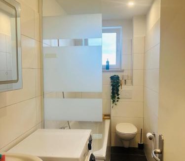 Muehldorf am Inn Apartment | YAYstay - Forest I 65m2 I Balcony I TV I Bahnhof