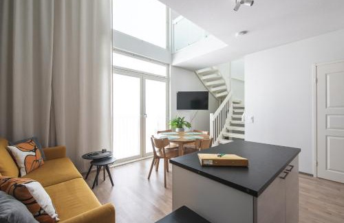 Downtown Kuopio Apartment | Ydinkeskustassa saunallinen huoneisto kahdessa tasossa