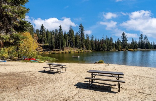Bear Valley Condo | Year Round Condo- Sleeps 5! - Tamarack #17 by Bear Valley Vacation Rentals