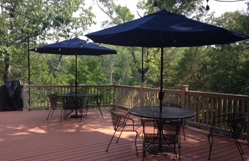 Innsbrook Ski Chalet | Year-round Lakeside Chalet – Beautifully Renovated & Conveniently Located