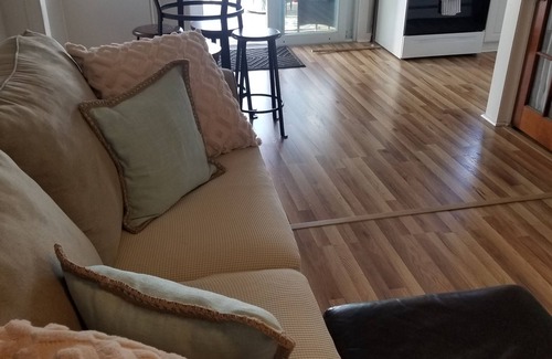 Portsmouth Cottage | Year-round Newly Renovated Waterfront Cottage on Blue Bill Cove. Fall Specials!