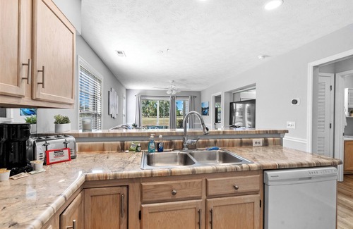 Carolina Forest Condo | Year Round Pool - King - Pickleball - Ground floor