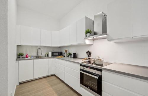 Schafhof Apartment | Yello Homes - Loft - Airport & Messe 6 Betten & Wifi