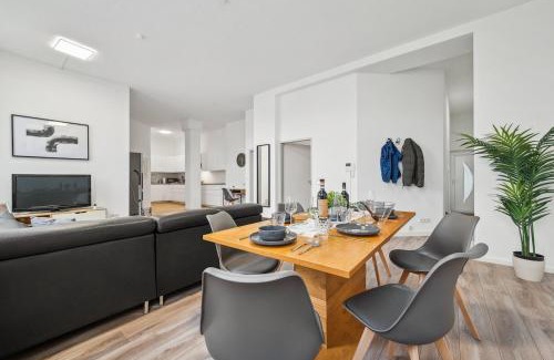 Schafhof Apartment | Yello Homes - Loft - Airport & Messe 6 Betten & Wifi