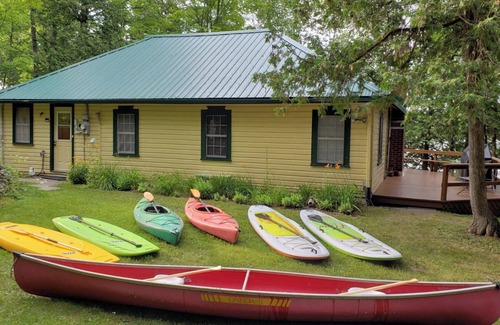 Trent Lakes Cottage | Yellow Cottage Sandy Lake Buckhorn. Beautiful turquoise water, water equipment.