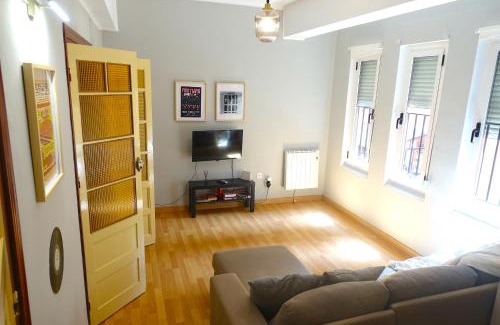 Ponferrada Apartment | Yellow Door 2