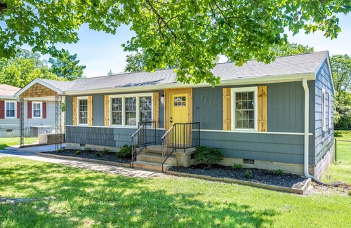 Lupton City House | Yellow Door Cottage - 3BR, Pet & family friendly!