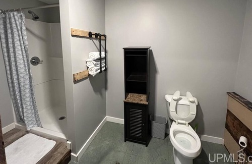 South Range House | "Yellow Door" Newly Remodeled. Trailer parking available. Trail #3.